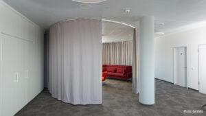 Half-open quiet zone, acoustic room divider